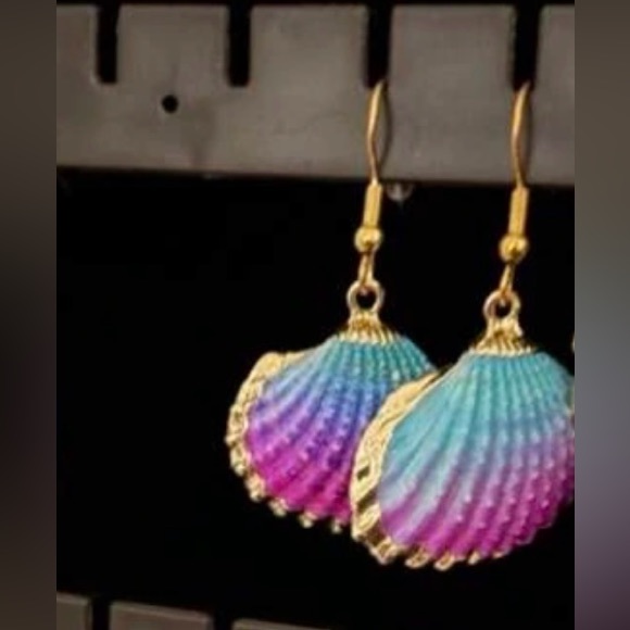 “Ombre Scallop Shell” Pink Blue Bivalve Clam Oyster Gold-Dipped Mermaid Earrings - Picture 6 of 16